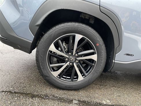 Used 2024 Toyota Corolla Cross XSE w/ Convenience Package image 12