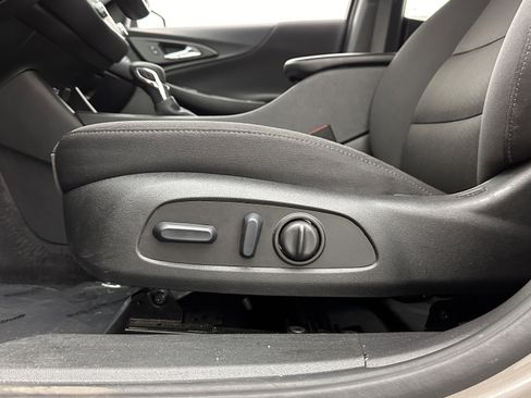 Used 2025 Chevrolet Malibu LT image 12