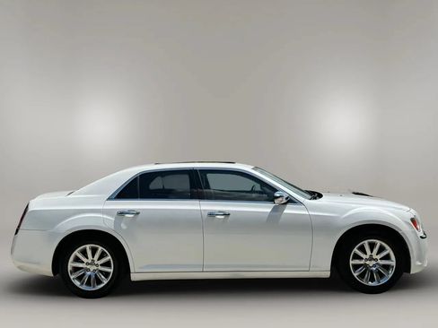Used 2012 Chrysler 300 Limited RWD image 4