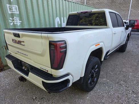 Used 2024 GMC Sierra 2500 AT4 w/ AT4 Premium Plus Package AWD/4WD image 5