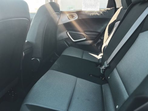 Used 2025 Kia Soul LX FWD image 18