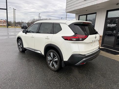 Used 2023 Nissan Rogue SL w/ SL Premium Package image 6