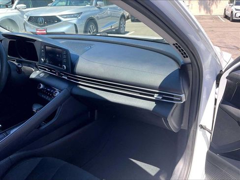 Used 2021 Hyundai Elantra SEL FWD image 18