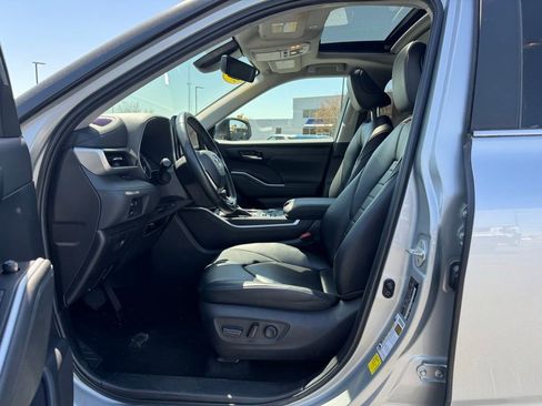 Used 2023 Toyota Highlander XLE image 24
