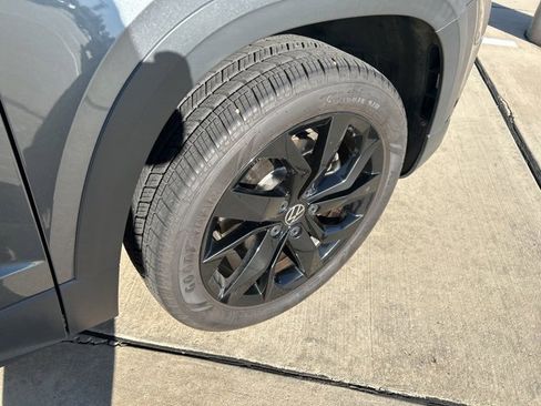 Used 2022 Volkswagen Taos SE image 15