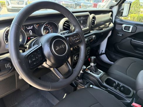 Used 2023 Jeep Gladiator Sport AWD/4WD image 16