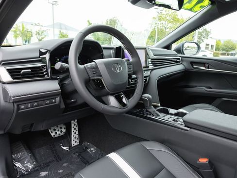 Used 2026 Toyota Camry SE image 10