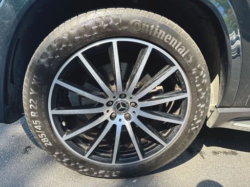 Used 2024 Mercedes-Benz GLS 450 4MATIC image 7