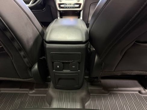 Used 2022 Ford Explorer XLT w/ Equipment Group 202A AWD/4WD image 36