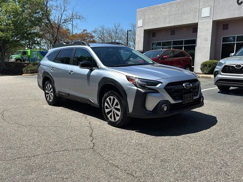 Used 2023 Subaru Outback Premium image 3