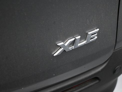 Used 2026 Toyota Sienna XLE FWD image 39