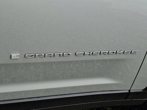 New 2025 Jeep Grand Cherokee L Laredo w/ Luxury Tech Group I image 16