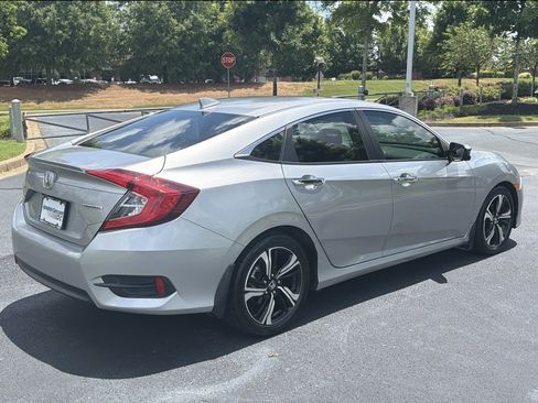 Used 2017 Honda Civic Touring image 9