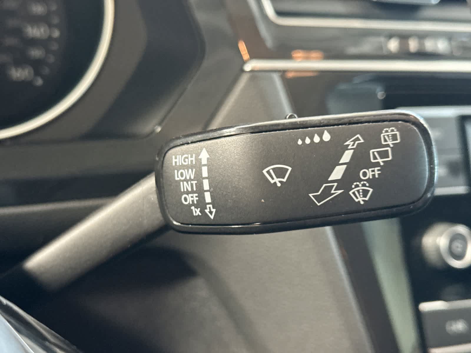Used 2019 Volkswagen Tiguan S w/ Driver Assistance Package FWD image 31
