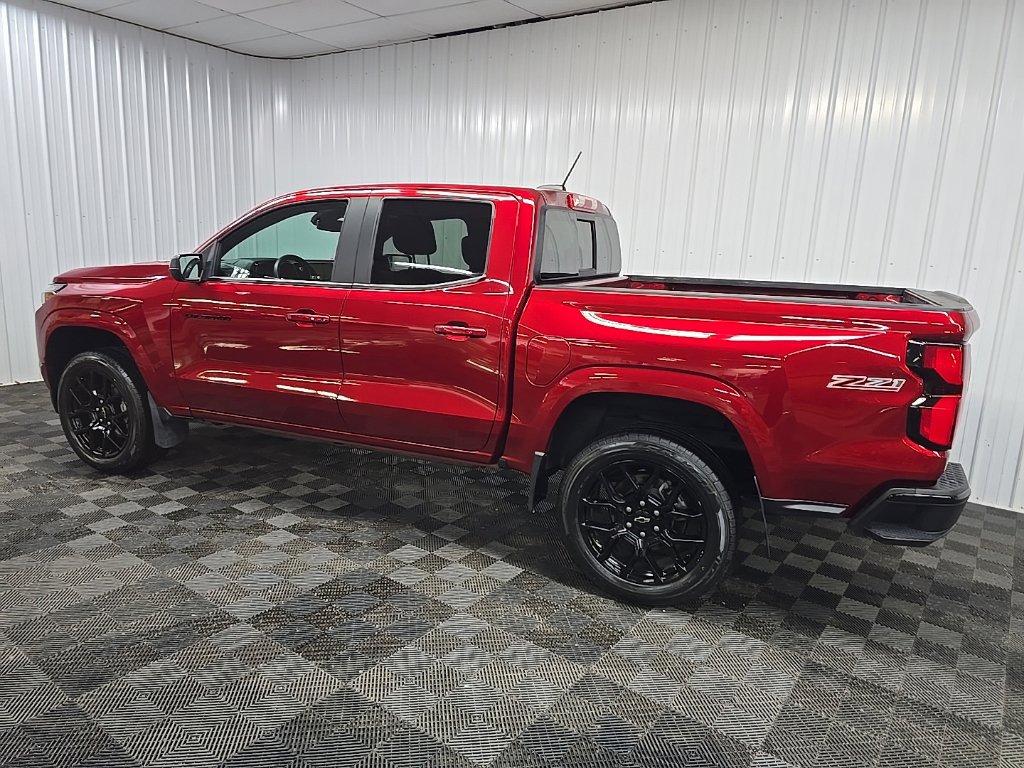 Used 2024 Chevrolet Colorado Z71 w/ LPO, Dark Essentials Package AWD/4WD image 4