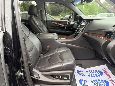 Used 2018 Cadillac Escalade ESV Luxury AWD/4WD image 37