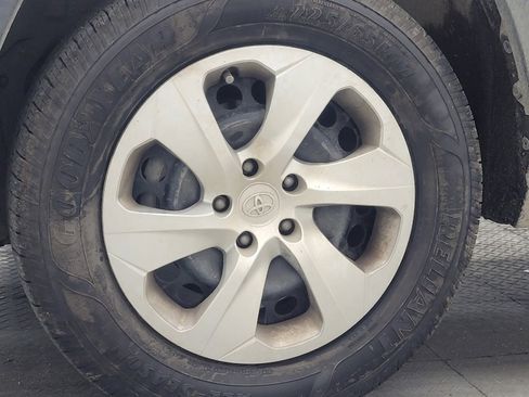 Used 2021 Toyota RAV4 LE FWD image 31