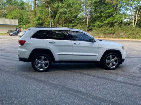Used 2013 Jeep Grand Cherokee Overland image 4