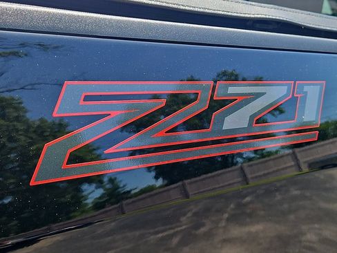 Used 2022 Chevrolet Colorado Z71 w/ Safety Package RWD image 7