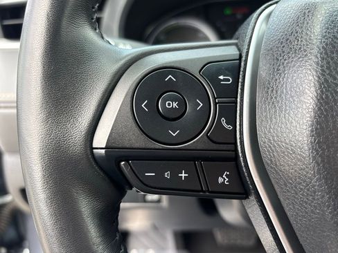 Used 2023 Toyota Venza LE AWD/4WD image 18