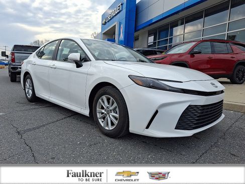 Used 2025 Toyota Camry LE image 1