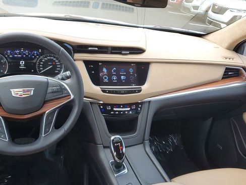 Used 2017 Cadillac XT5 Platinum w/ Driver Assist Package AWD/4WD image 19