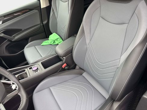 New 2025 Volkswagen Tiguan SE image 22