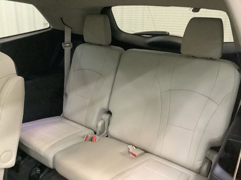 Used 2019 Buick Enclave Premium w/ Experience Buick Package image 24