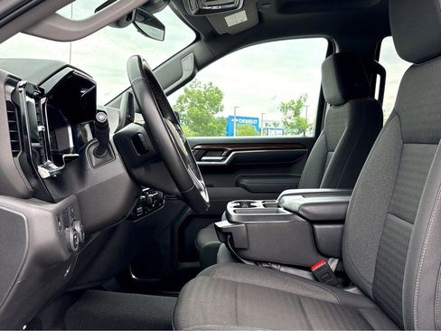 Used 2025 Chevrolet Silverado 1500 LT RWD image 12