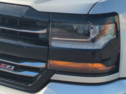 Used 2018 Chevrolet Silverado 1500 LT w/ Redline Edition AWD/4WD image 10