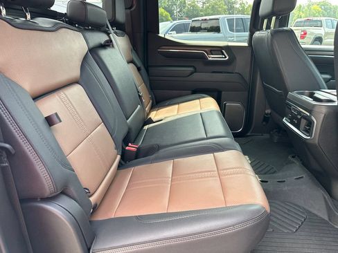 Used 2024 Chevrolet Silverado 1500 High Country w/ Technology Package AWD/4WD image 16