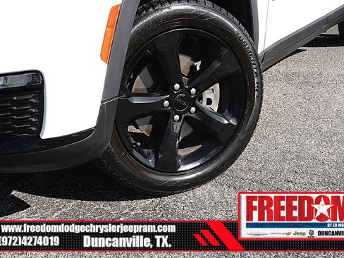 Used 2023 Jeep Grand Cherokee L Limited w/ Black Appearance Package AWD/4WD image 9