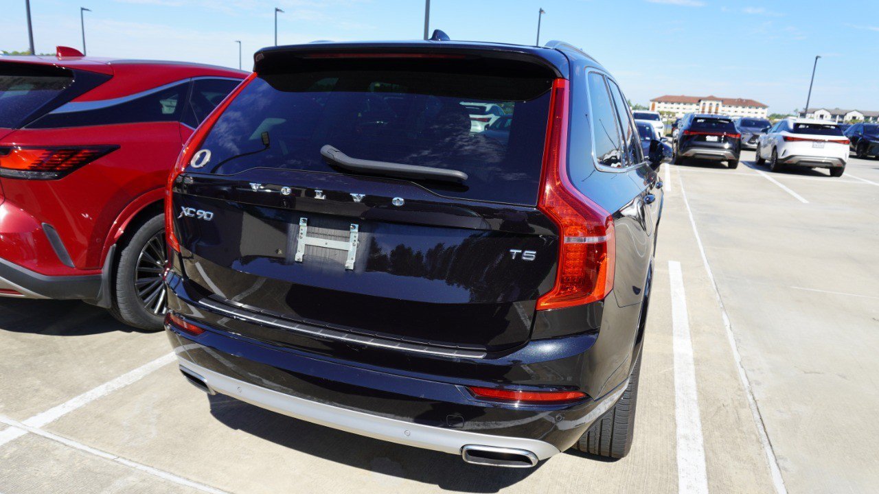 Used 2020 Volvo XC90 T5 Momentum w/ Protection Package Premier FWD image 8