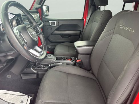 Used 2018 Jeep Wrangler Unlimited Sahara w/ LED Lighting Group AWD/4WD image 13