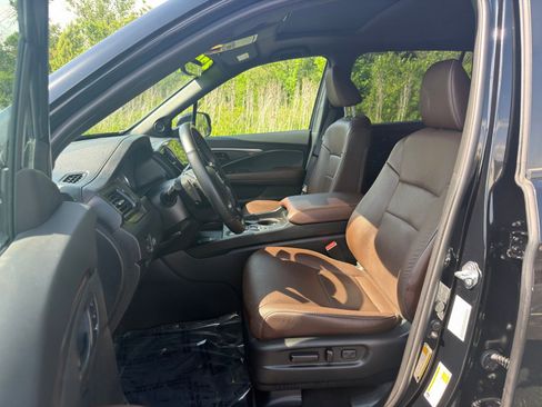Used 2025 Honda Passport EX-L image 12