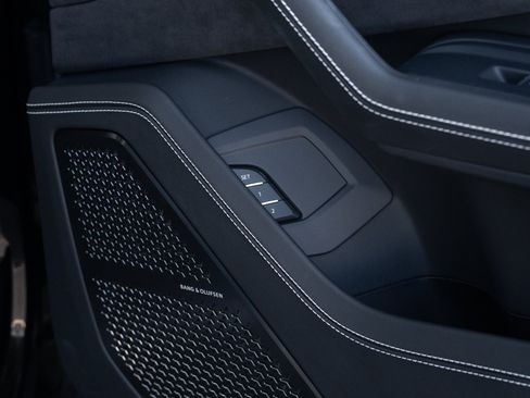 Used 2024 Lamborghini Urus S AWD/4WD image 75