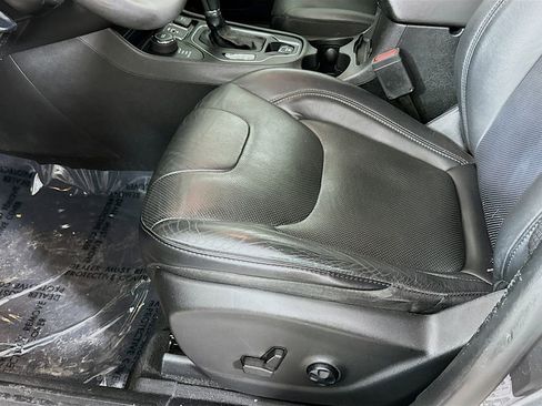 Certified 2021 Jeep Cherokee Latitude Lux w/ Comfort/Convenience Group image 30