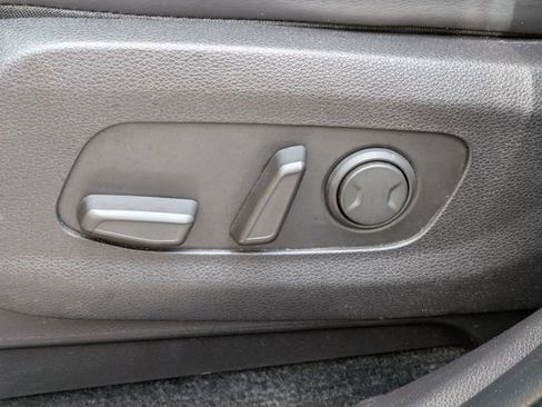 Used 2022 Kia Carnival EX FWD image 17