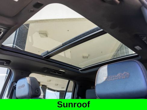 Used 2024 Chevrolet Suburban High Country AWD/4WD image 12