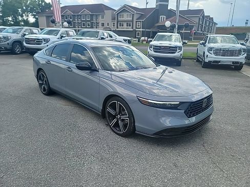 Used 2025 Honda Accord Sport image 1