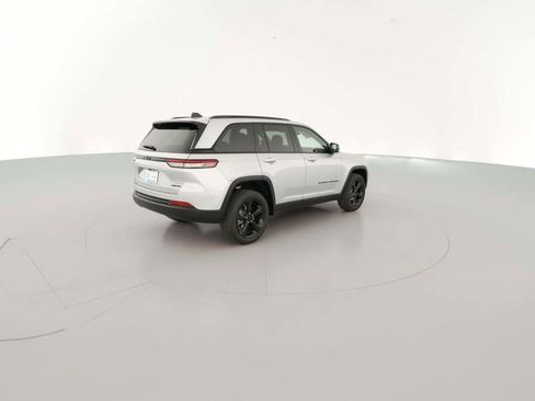New 2025 Jeep Grand Cherokee Limited w/ Black Appearance Package image 12