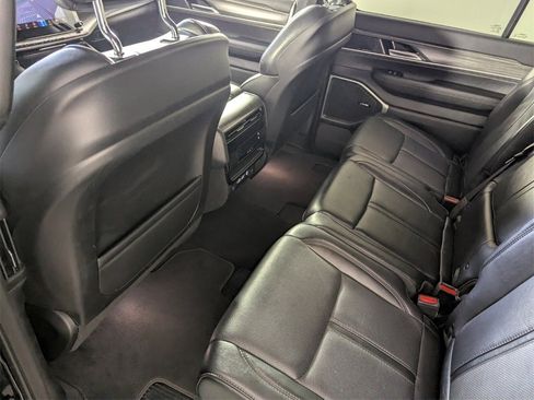 Used 2024 Jeep Wagoneer Series II image 16