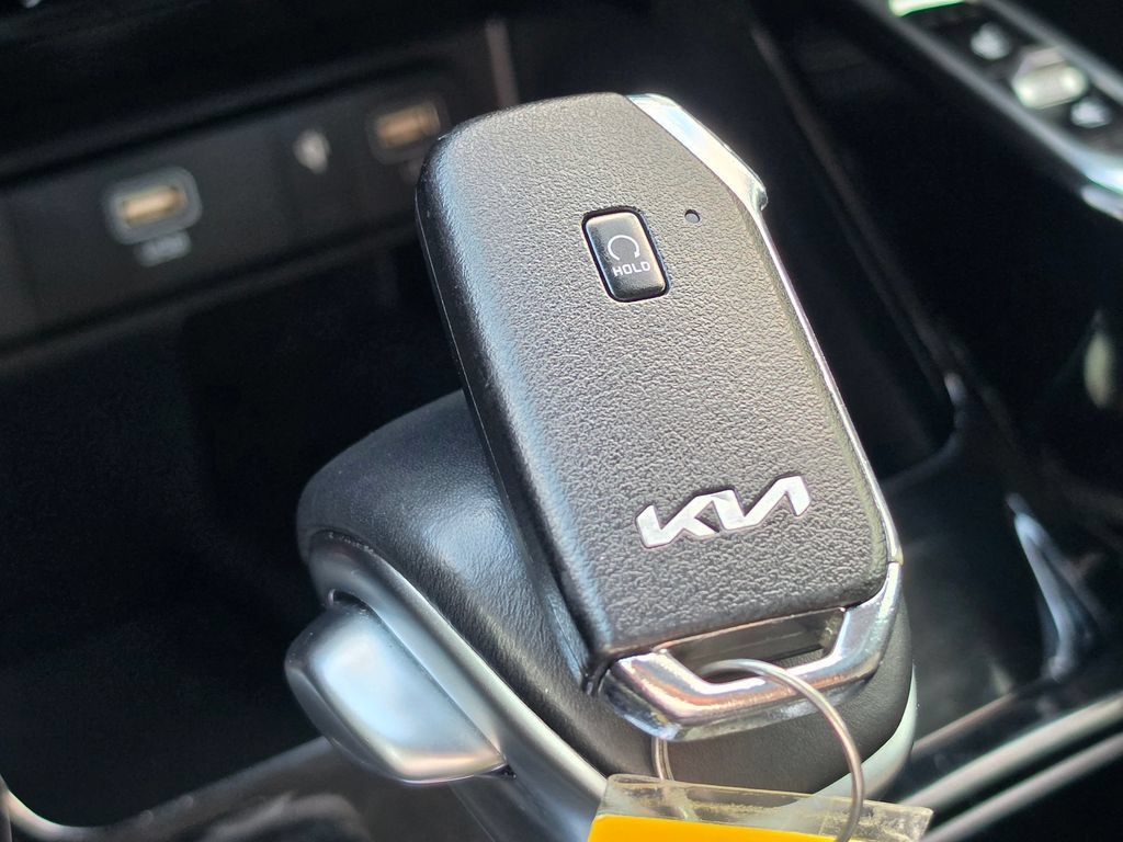Certified 2023 Kia Sorento SX Prestige AWD/4WD image 34