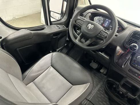 Used 2025 RAM ProMaster 2500 w/ Convenience Group FWD image 12