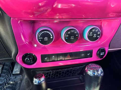 Used 2015 Jeep Wrangler Unlimited Rubicon image 37