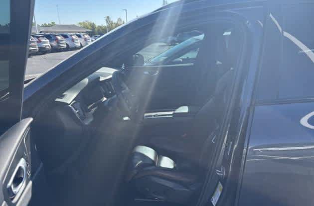 Used 2024 Volvo XC60 T8 Ultimate w/ Protection Package Premier AWD/4WD image 2