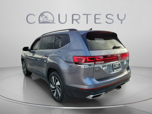 Used 2025 Volkswagen Atlas SE FWD image 2