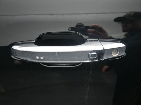 Used 2024 GMC Sierra 2500 Denali w/ Denali Reserve Package image 21