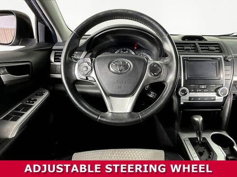 Used 2014 Toyota Camry SE image 5