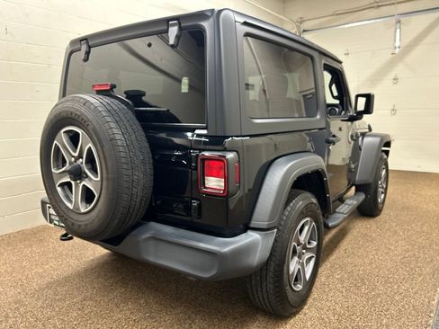 Used 2022 Jeep Wrangler Sport AWD/4WD image 2